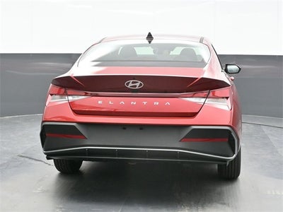 2025 Hyundai ELANTRA SE