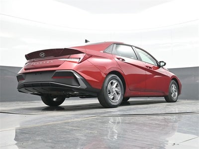 2025 Hyundai ELANTRA SE