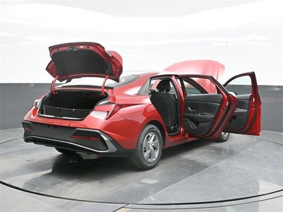 2025 Hyundai ELANTRA SE