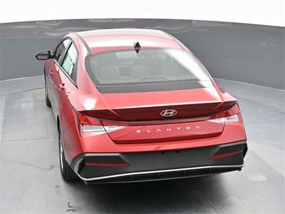 2025 Hyundai ELANTRA SE