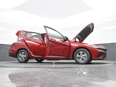 2025 Hyundai ELANTRA SE